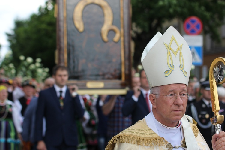 Powitanie ikony MB Częstochowskiej w katedrze łowickiej