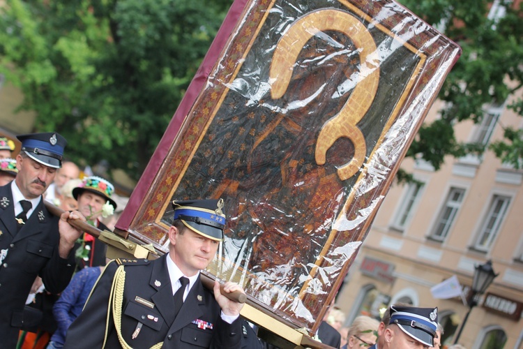 Powitanie ikony MB Częstochowskiej w katedrze łowickiej