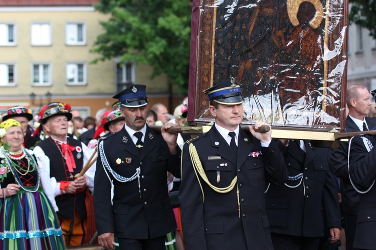 Powitanie ikony MB Częstochowskiej w katedrze łowickiej