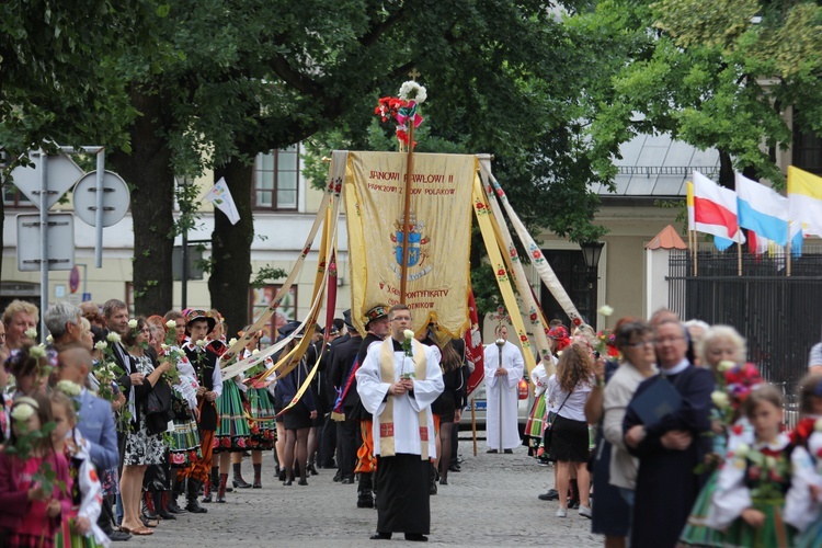 Powitanie ikony MB Częstochowskiej w katedrze łowickiej