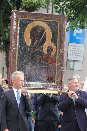 Powitanie ikony MB Częstochowskiej w katedrze łowickiej