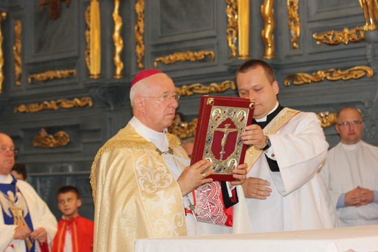 Powitanie ikony MB Częstochowskiej w katedrze łowickiej