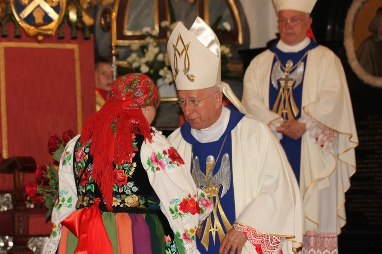 Powitanie ikony MB Częstochowskiej w katedrze łowickiej