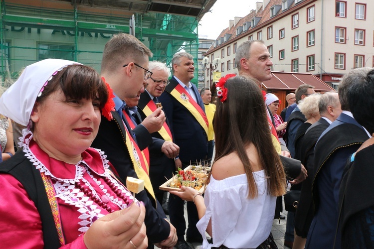 Święto Wrocławia - pochód i uroczysta sesja rady miasta