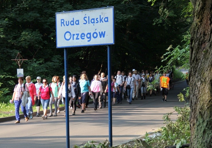 Ślązacy już idą do Częstochowy