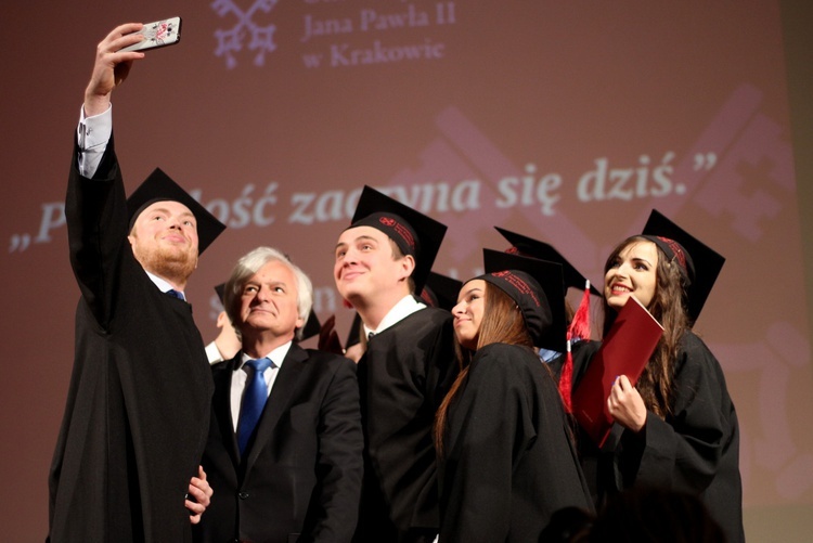 Graduacja magisterska studentów Wydziału Dziennikarstwa i Komunikacji Społecznej UPJPII