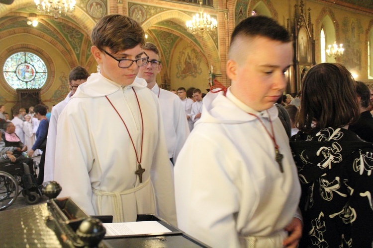 Służba liturgiczna ołtarza w Gietrzwałdzie