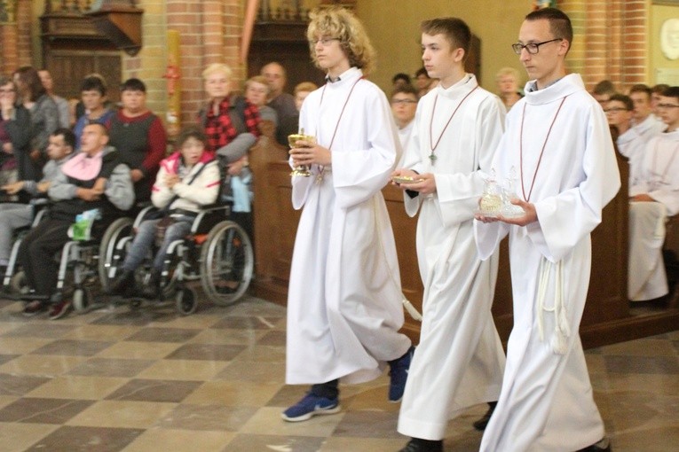 Służba liturgiczna ołtarza w Gietrzwałdzie