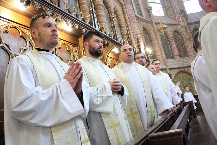 Służba liturgiczna ołtarza w Gietrzwałdzie