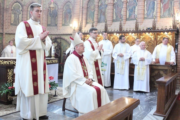 Służba liturgiczna ołtarza w Gietrzwałdzie