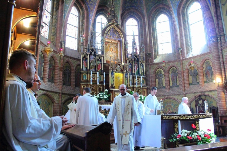 Służba liturgiczna ołtarza w Gietrzwałdzie