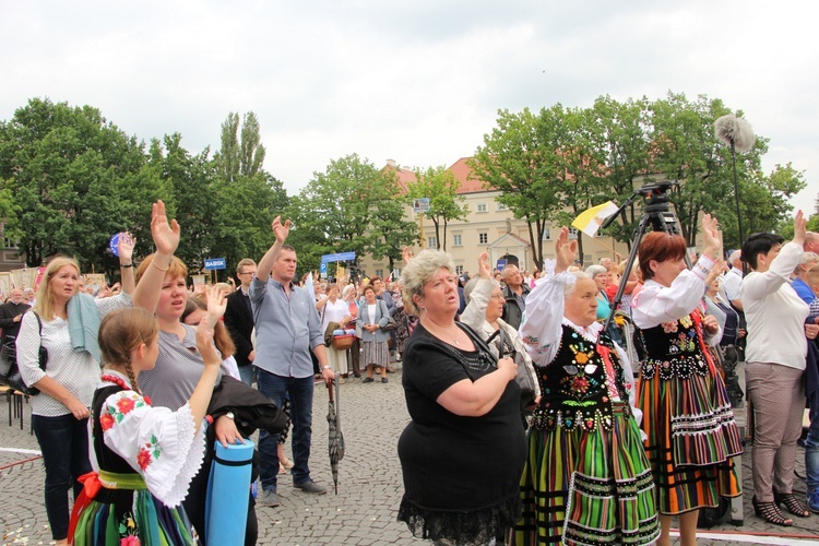 Pożegnanie ikony MB Częstochowskiej w diecezji łowickiej cz. I