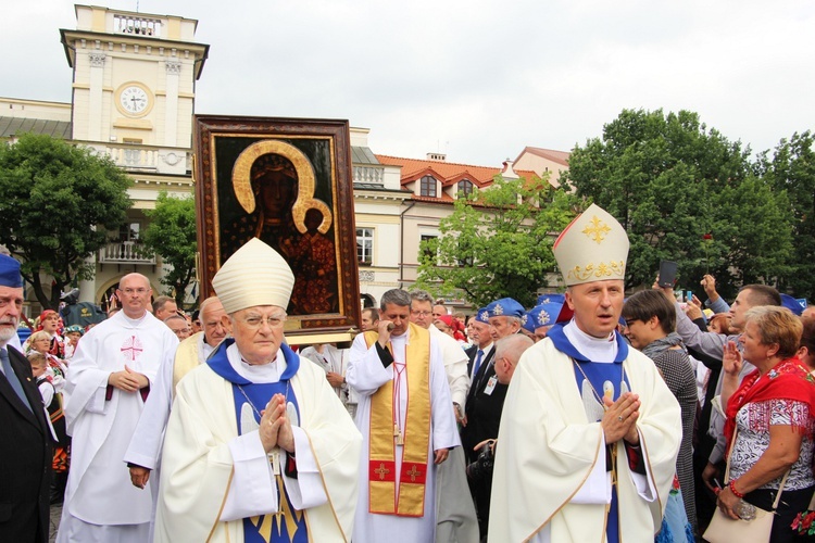 Pożegnanie ikony MB Częstochowskiej w diecezji łowickiej cz. I