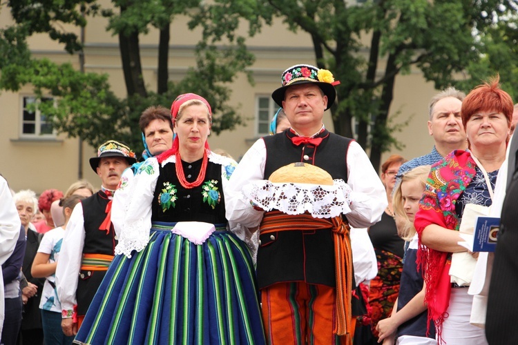 Pożegnanie ikony MB Częstochowskiej w diecezji łowickiej cz. I