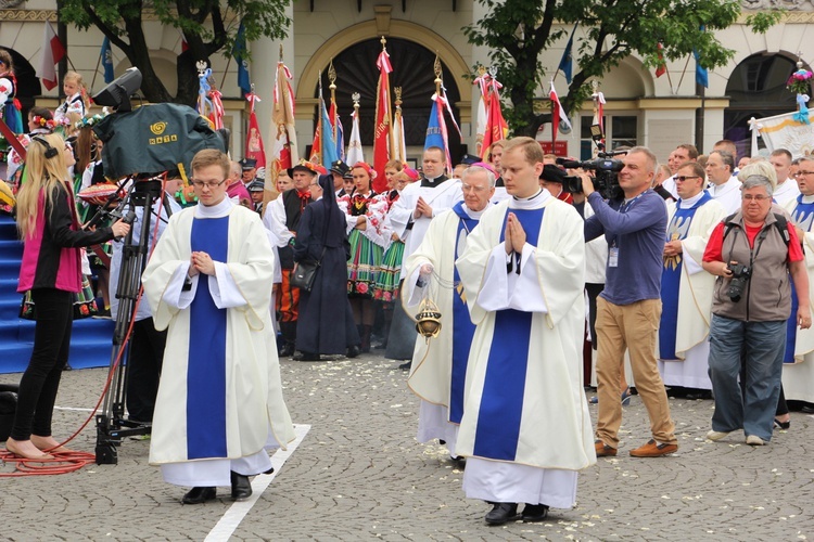 Pożegnanie ikony MB Częstochowskiej w diecezji łowickiej cz. I