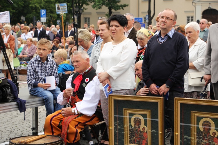 Pożegnanie ikony MB Częstochowskiej w diecezji łowickiej cz. I