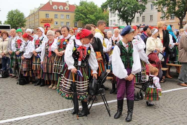 Pożegnanie ikony MB Częstochowskiej w diecezji łowickiej cz. I