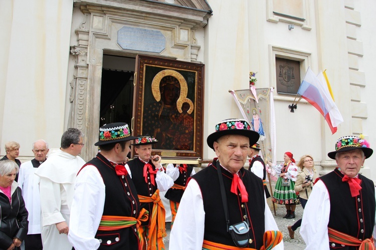 Pożegnanie ikony MB Częstochowskiej w diecezji łowickiej cz. I