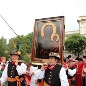 Pożegnanie obrazu Matki Bożej Częstochowskiej na Starym Rynku w Łowiczu