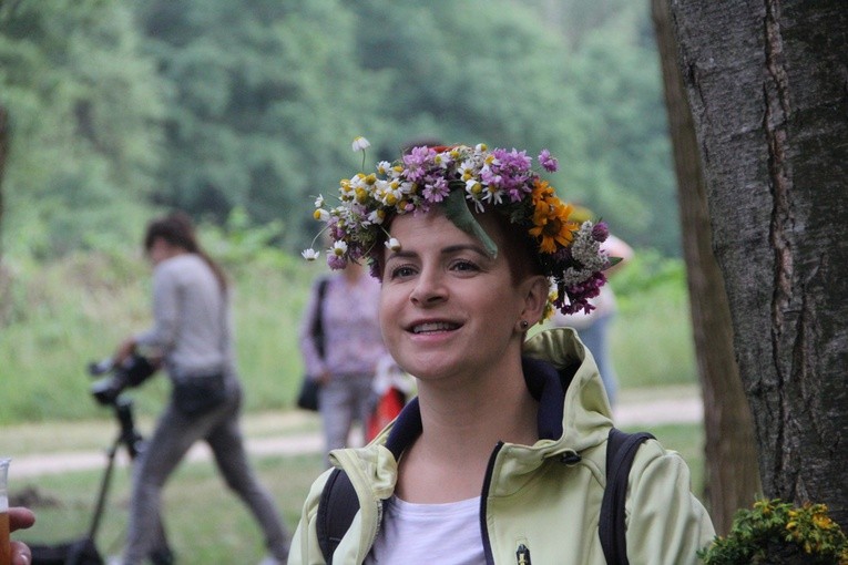 W ten wieczór wianek był ważnym rekwizytem