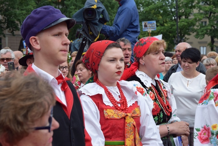 Pożegnanie ikony MB Częstochowskiej w diecezji łowickiej cz. II