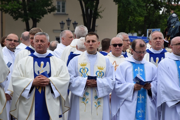 Pożegnanie ikony MB Częstochowskiej w diecezji łowickiej cz. II