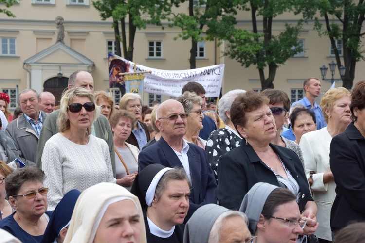 Pożegnanie ikony MB Częstochowskiej w diecezji łowickiej cz. II