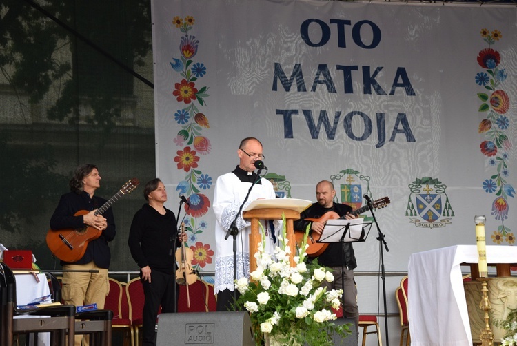 Pożegnanie ikony MB Częstochowskiej w diecezji łowickiej cz. II