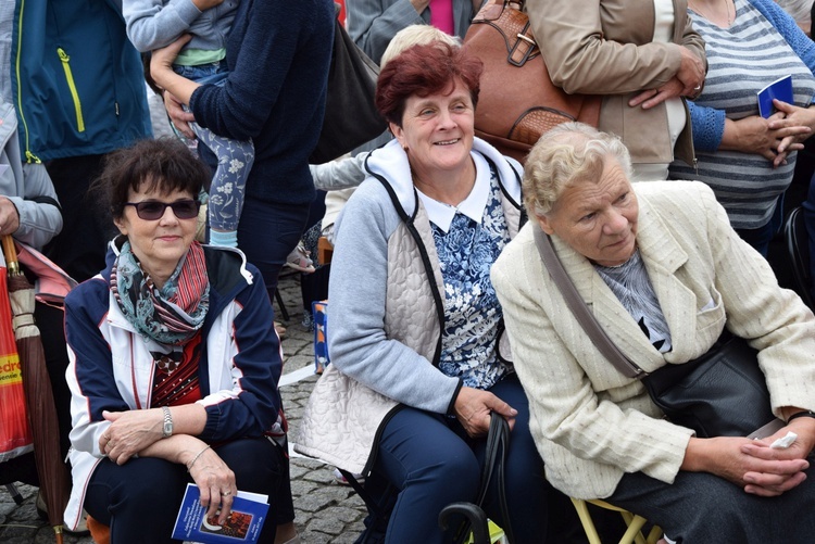 Pożegnanie ikony MB Częstochowskiej w diecezji łowickiej cz. II