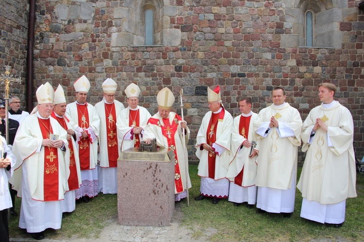 Obchody  50. rocznicy milenium chrztu Polski w Tumie