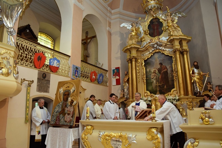 Korony dla Matki Bożej w Sadłowie