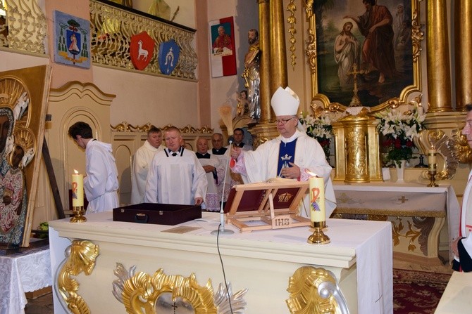 Korony dla Matki Bożej w Sadłowie