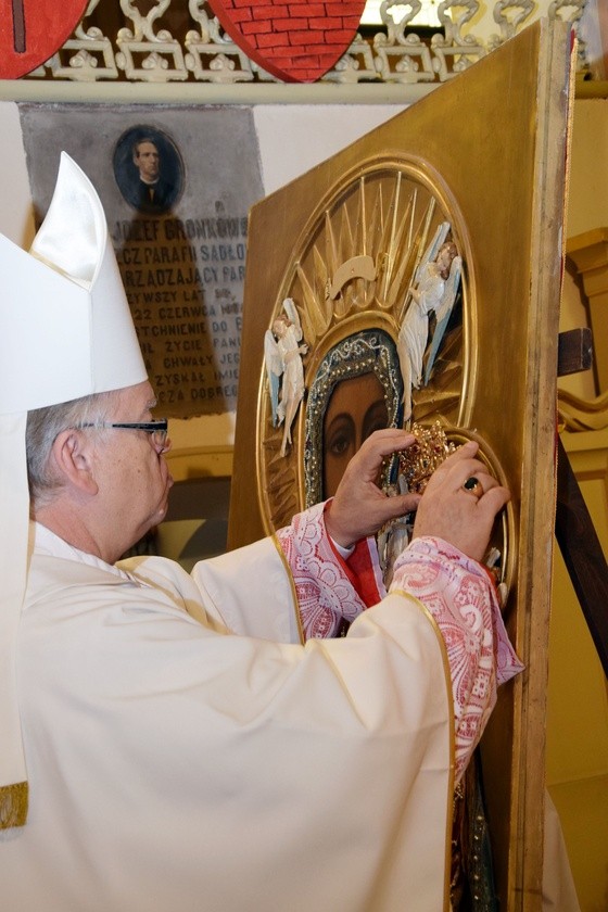 Korony dla Matki Bożej w Sadłowie