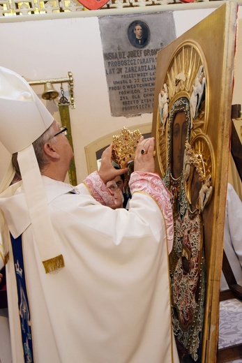 Korony dla Matki Bożej w Sadłowie