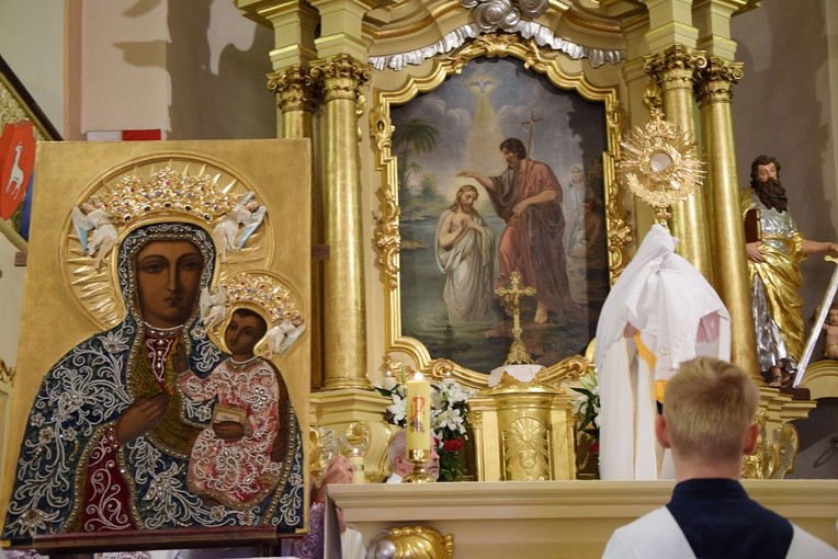 Korony dla Matki Bożej w Sadłowie