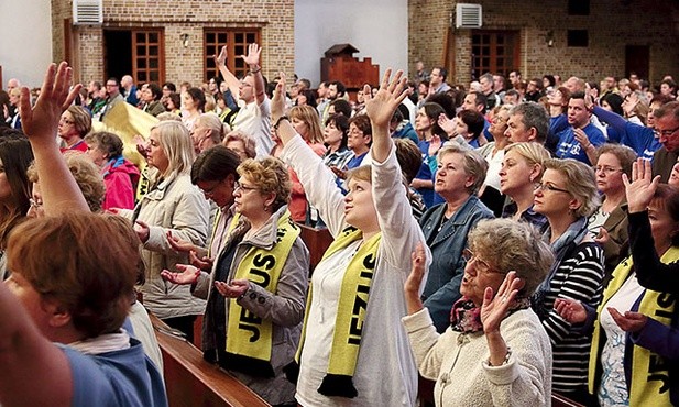 	17 czerwca kościół  MB Częstochowskiej wypełniły konferencje, świadectwa, a przede wszystkim wspólna modlitwa.