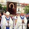 Po prawie roku peregrynacji na rynku w Łowiczu pożegnano jasnogórski wizerunek.