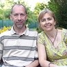 Anetta i Jarosław  w swoim ogrodzie planują już kolejne działania na rzecz Spotkań Małżeńskich.