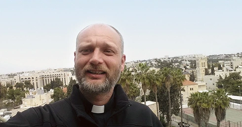 Izrael: Katolicka Msza sprawowana w schronach. Relacjonuje polski ksiądz - wikariusz patriarchalny dla katolików pochodzenia żydowskiego 