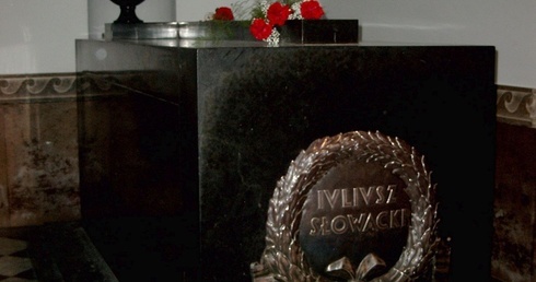 90 lat temu Słowacki spoczął na Wawelu