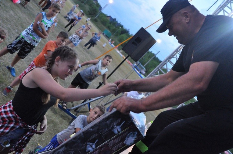 Festyn i apel w Ostrowie