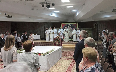 Liturgia jest nieco inna niż ta, którą znamy z kościołów diecezji legnickiej.