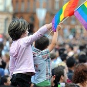 Zabierz dzieci na paradę gejów!