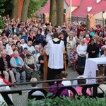 Procesja do źródełka i Apel Jasnogórski w Gietrzwałdzie