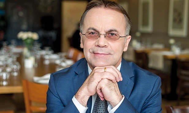Jarosław Sellin, wiceminister kultury i dziedzictwa narodowego. z wykształcenia historyk. Poseł PiS od czterech kadencji Sejmu. Ma 54 lata.