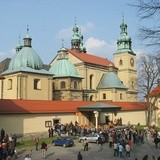 Sanktuarium pasyjno-maryjne w Kalwarii Zebrzydowskiej  – 1,5 mln 