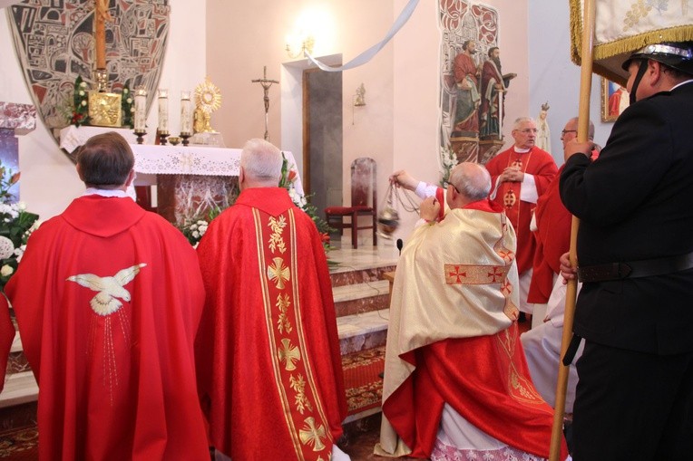 Odsłonięcie epitafium śp. abp. Z. Zimowskiego w Kupieninie