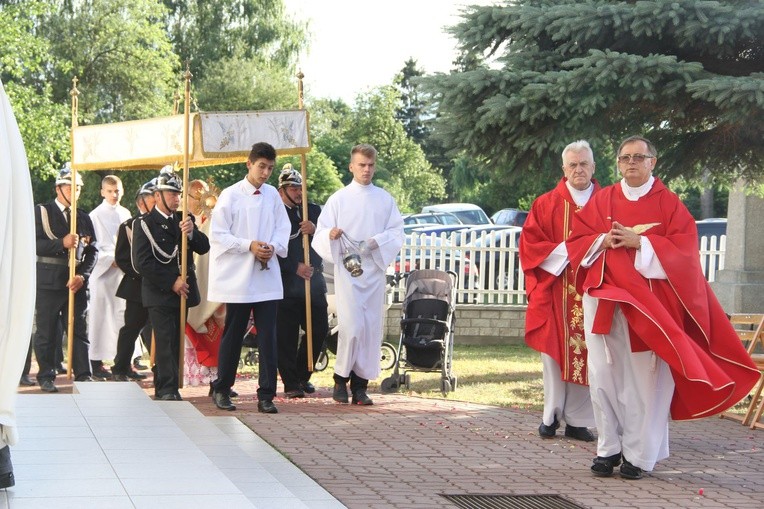 Odsłonięcie epitafium śp. abp. Z. Zimowskiego w Kupieninie