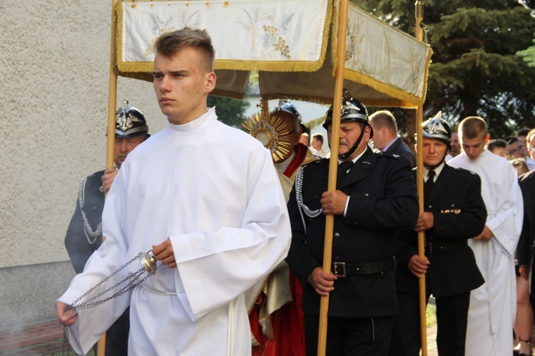 Odsłonięcie epitafium śp. abp. Z. Zimowskiego w Kupieninie