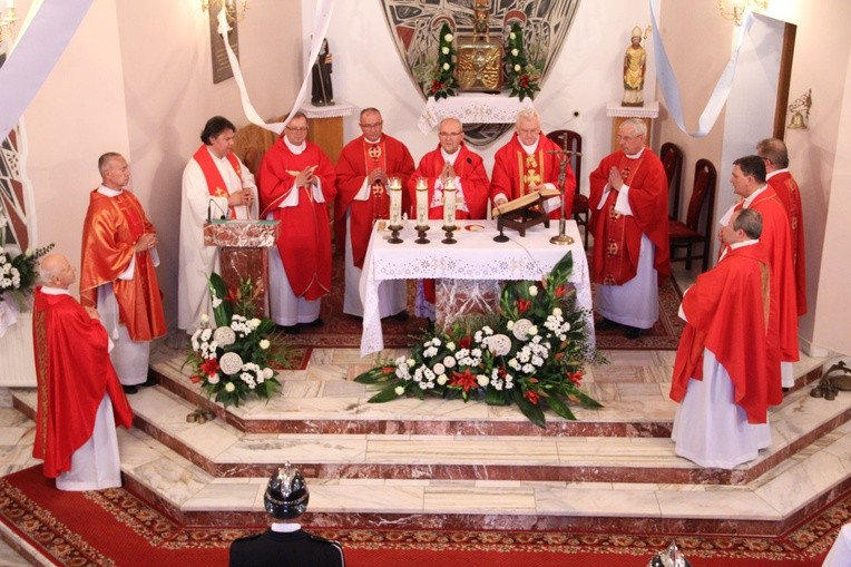 Odsłonięcie epitafium śp. abp. Z. Zimowskiego w Kupieninie
